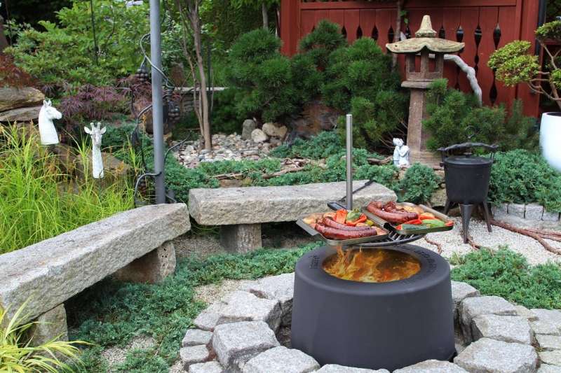 Zestaw Żeliwne, bezdymne, z wentylacją palenisko okrągłe Firefly z pokrowcem i pokrywą