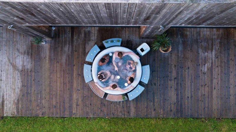 Jacuzzi ogrodowe – detal pokrywy termicznej