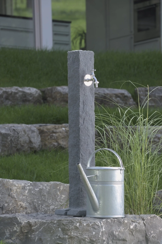 Kran ogrodowy ciemny