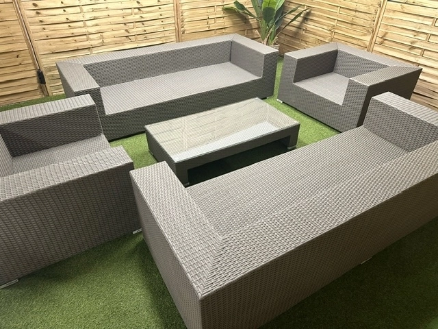 Zestaw wypoczynkowy do ogrodu ze stolikiem