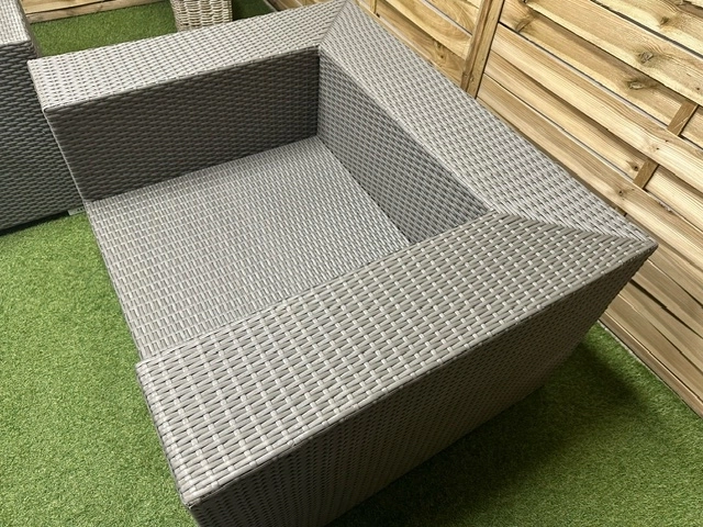 Zestaw wypoczynkowy do ogrodu ze stolikiem