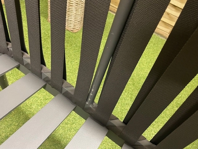 Zestaw wypoczynkowy do ogrodu ze stolikiem