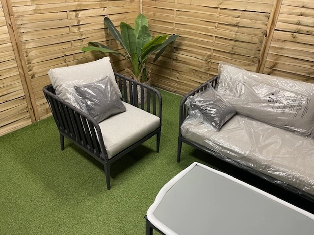 Zestaw wypoczynkowy do ogrodu ze stolikiem