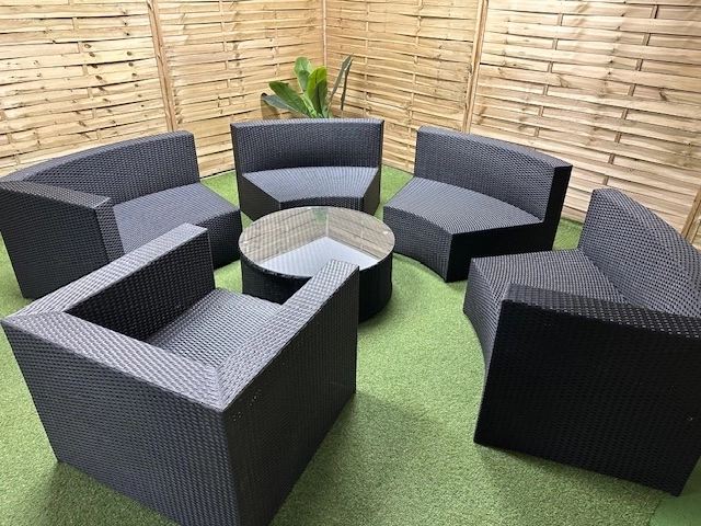 Zestaw wypoczynkowy ogrodowy + stolik i pokrowiec