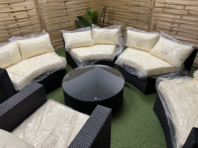 Zestaw wypoczynkowy ogrodowy + stolik i pokrowiec