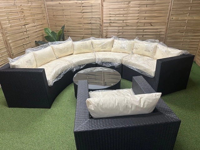 Zestaw wypoczynkowy ogrodowy + stolik i pokrowiec