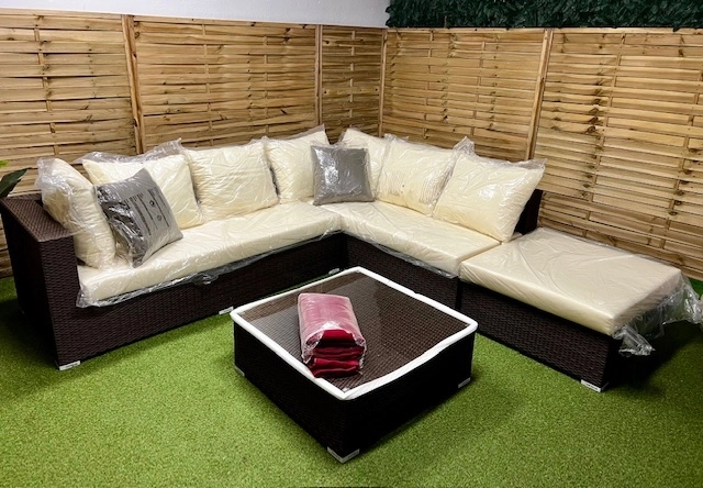 Meble ogrodowe zestaw gratis stolik poszewki pokrowce