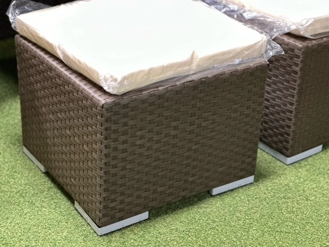 Meble ogrodowe - 4 osobowy zestaw ze stolikiem, chowany składany rattanowy, białe poduszki