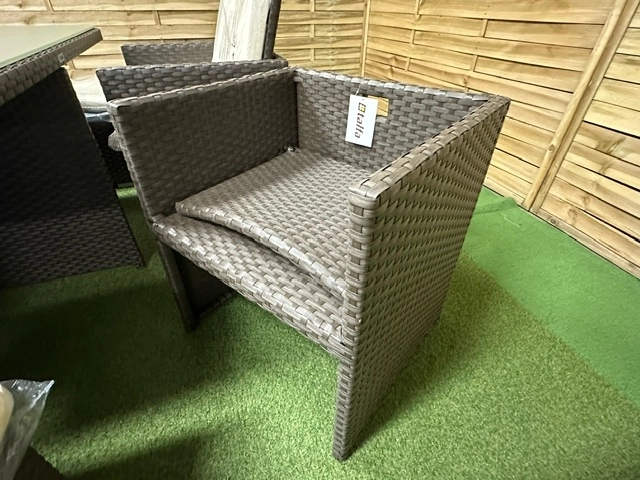 Meble ogrodowe - 4 osobowy zestaw ze stolikiem, chowany składany rattanowy, białe poduszki