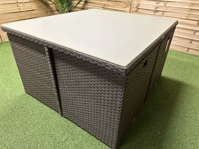 Meble ogrodowe - 4 osobowy zestaw ze stolikiem, chowany składany rattanowy, białe poduszki