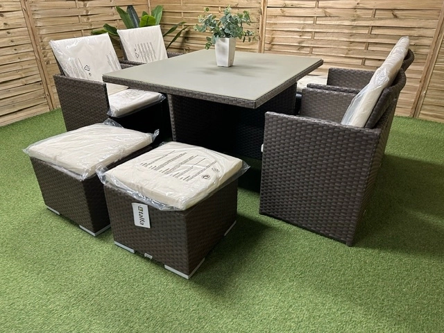 Meble ogrodowe - 4 osobowy zestaw ze stolikiem, chowany składany rattanowy, białe poduszki