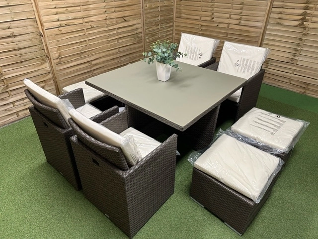 Meble ogrodowe - 4 osobowy zestaw ze stolikiem, chowany składany rattanowy, białe poduszki