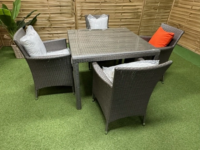 Meble ogrodowe ze stolikiem, technorattnaowe, 4 osobowe