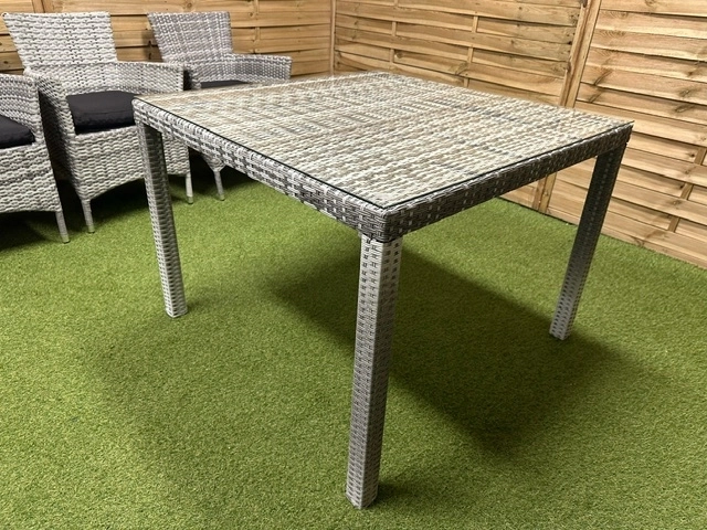 Meble ogrodowe małe ze stolikiem szklanym technorattanowe outlet super stan