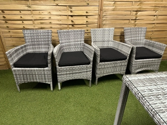 Meble ogrodowe małe ze stolikiem szklanym technorattanowe outlet super stan