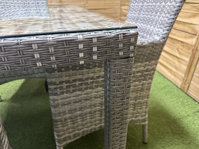 Meble ogrodowe małe ze stolikiem szklanym technorattanowe outlet super stan