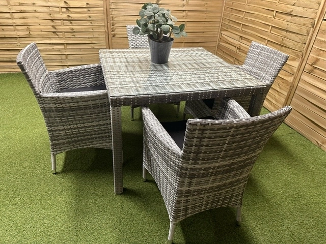 Meble ogrodowe małe ze stolikiem szklanym technorattanowe outlet super stan