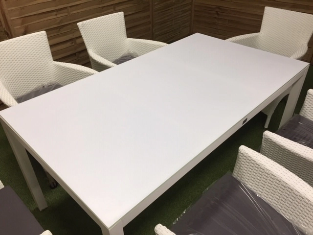 Ogrodowy zestaw stołowy outlet - stół z fotelami biały 6 osobowy