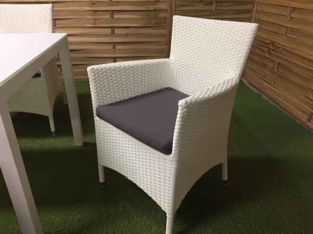 Ogrodowy zestaw stołowy outlet - stół z fotelami biały 6 osobowy