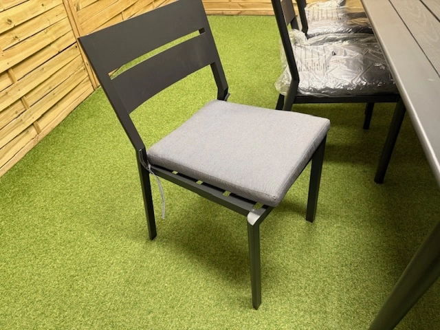 Stół z krzesłami na ogród 6 osobowy