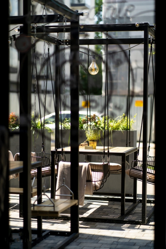 Zestaw ogrodowy 4 osobowy, drewniane huśtawki  - Swing table