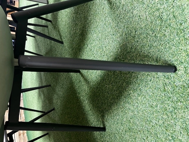 Stół 6 osobowy z kubełkowymi siedziskami i szklanym stołem - outlet