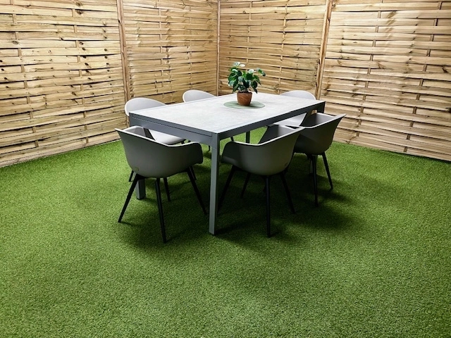 Stół 6 osobowy z kubełkowymi siedziskami i szklanym stołem - outlet