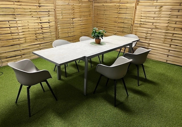 Stół 6 osobowy z kubełkowymi siedziskami i szklanym stołem - outlet