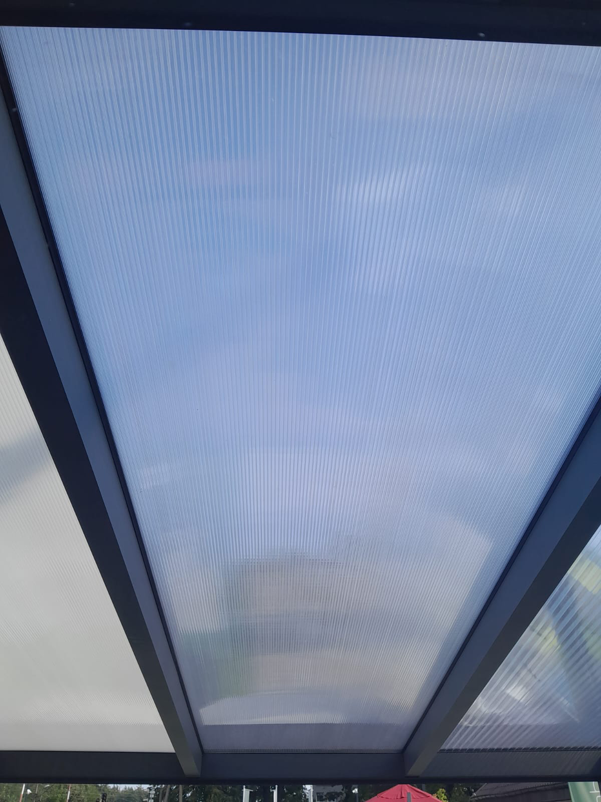 Taras z zadaszeniem poliwęglanowym